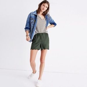 Madewell | Scallop Hem Pull On Shorts in Green